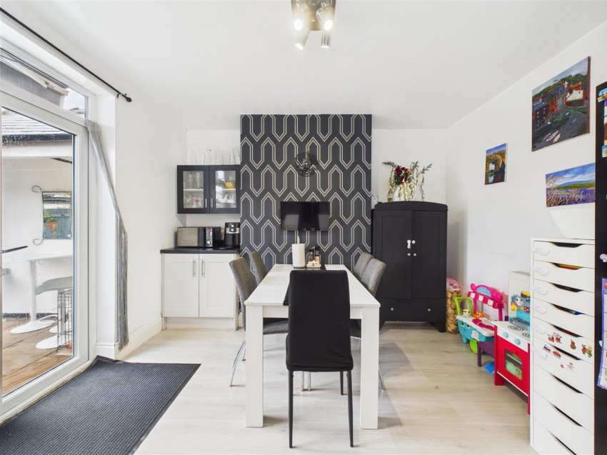 Images for 6 Meadow Road, Driffield, YO25 5NL