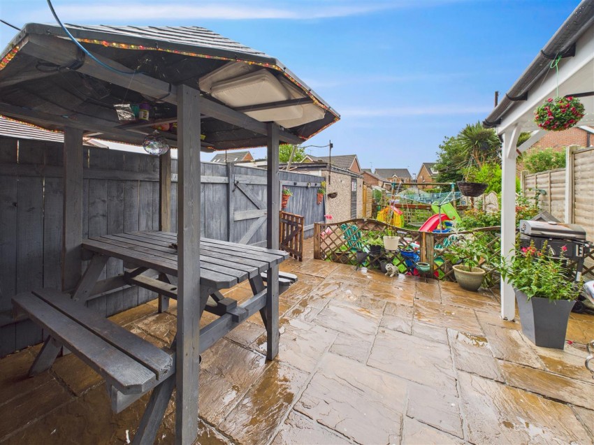 Images for 6 Meadow Road, Driffield, YO25 5NL