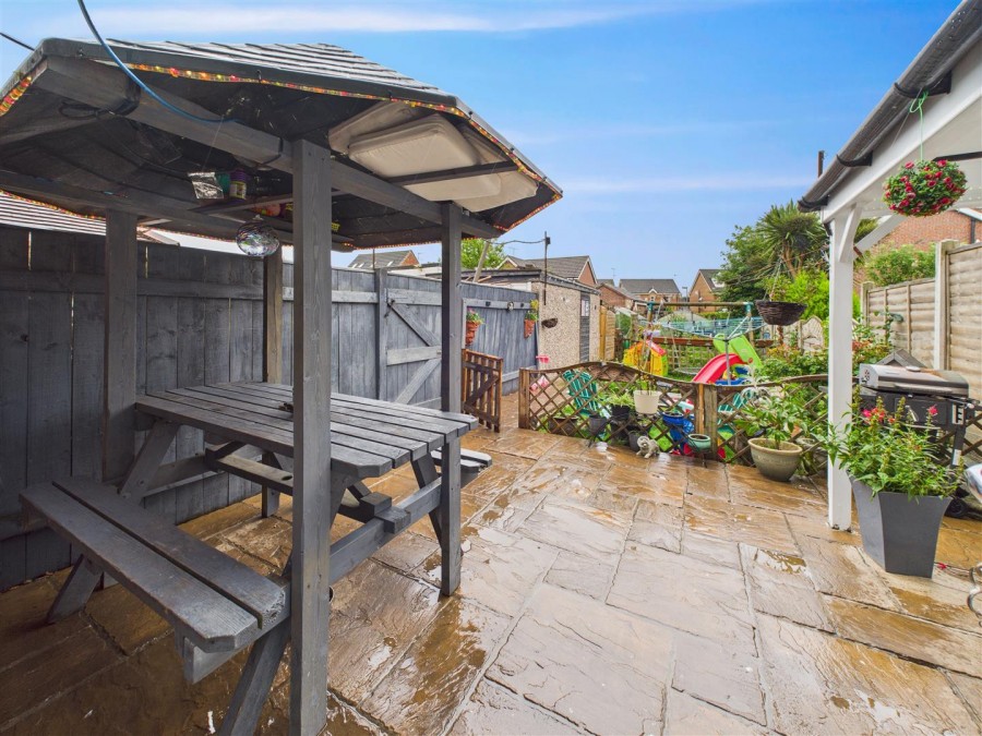 Images for 6 Meadow Road, Driffield, YO25 5NL
