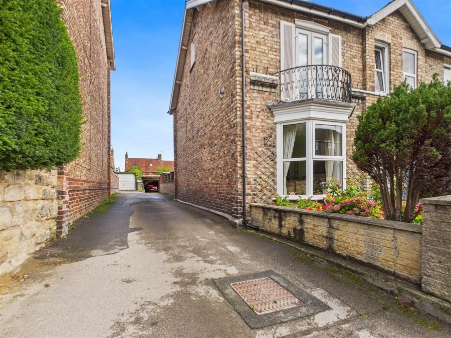 Images for 66 Newbiggin, Malton, YO17 7JF