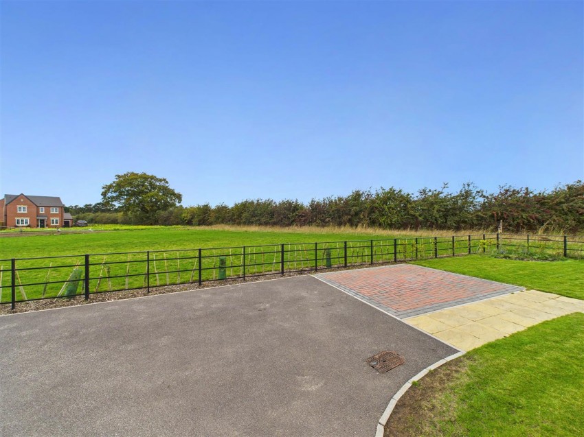 Images for 24 White Avenue, Wolds View, Driffield, YO25 5FQ