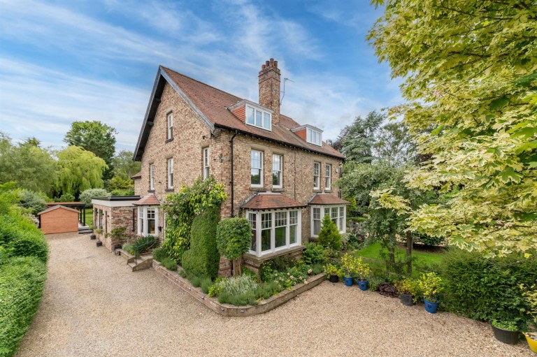 View Full Details for Broughton Rise, Malton, YO17